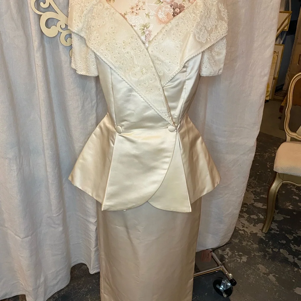 Watters Cream Gown with Flutter Sleeves and Sweetheart Neckline - Picture 5 of 5